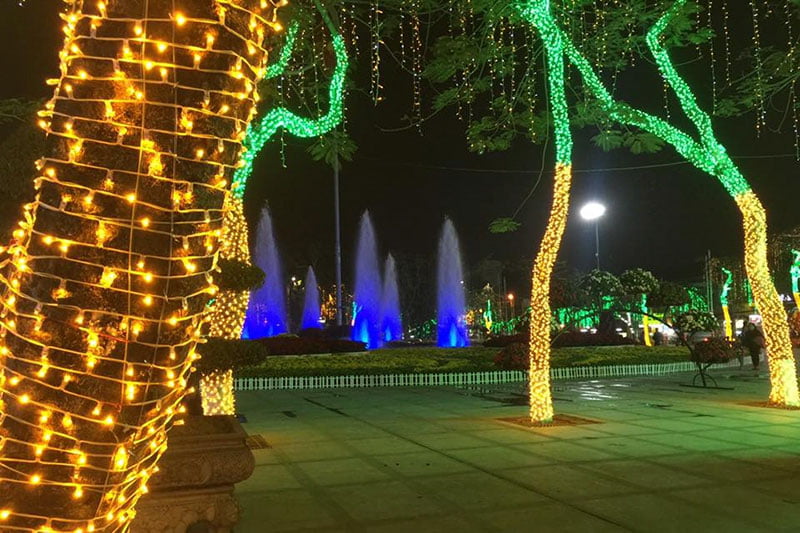 Đèn led dây trang trí ngoài công viên.