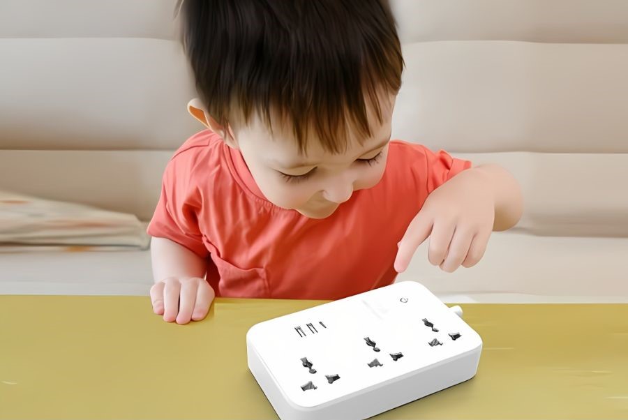 Ổ cắm thông minh Wifi Rạng Đông OC08.WF.USB 3C an toàn cho trẻ nhỏ 