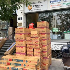 nhập hàng tại showroom elmall